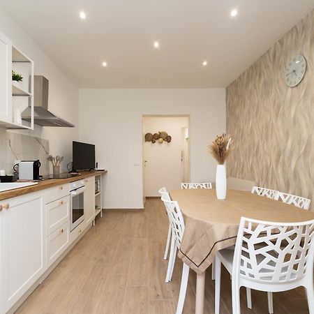 Ludo Holiday House - Charming Con Patio A Due Passi Dalla Cattedrale Palermo Esterno foto