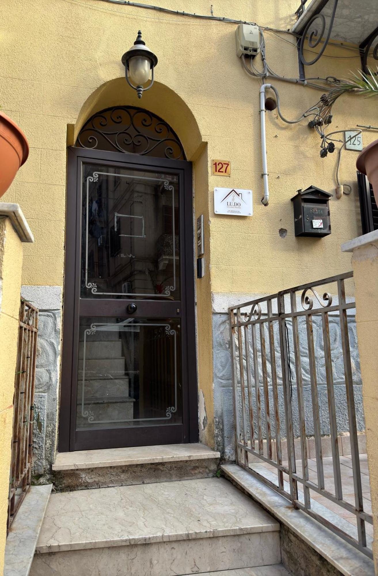 Ludo Holiday House - Charming Con Patio A Due Passi Dalla Cattedrale Palermo Esterno foto